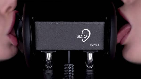 快速的吃耳,弹舌