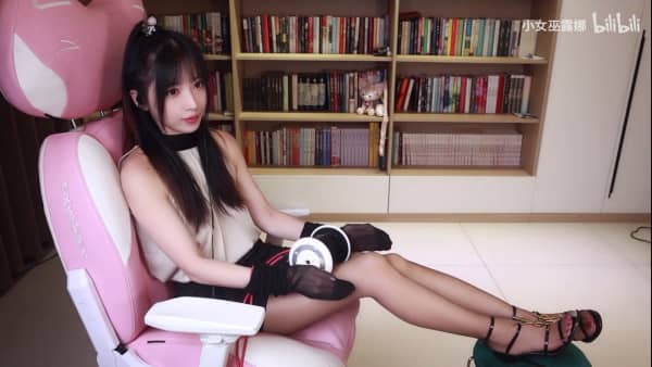 [仅在线]小女巫露娜-丝袜这块儿，拿捏（轻语）