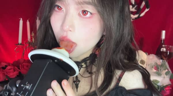 椰椰拿铁-万圣节吸血鬼特辑：吸食你的血液