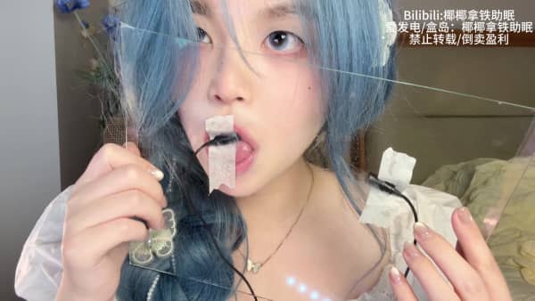 [椰椰拿铁]【禁忌甜舐】玻璃板与蓝发少女舌尖的沉浸触感！纯白幻想の13分钟