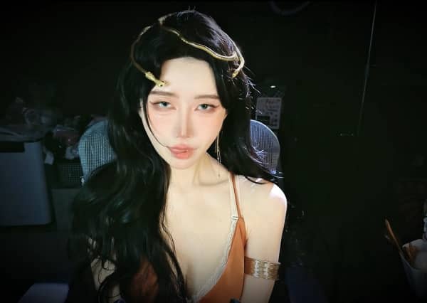 [Aki秋水]20250501异域蛇女-异域风情蛇女の孔雀鱼近距离怼脸