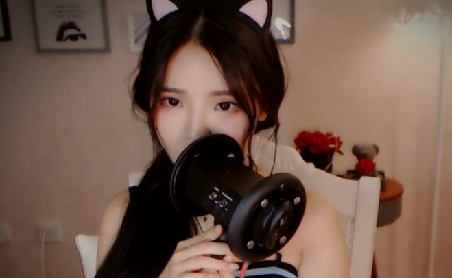 【恩七 ASMR】扮演小猫咪为你耳朵服务
