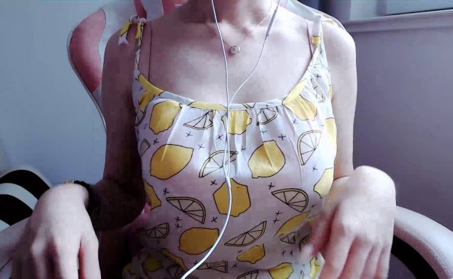 【[Aki秋水 ASMR]打不乖的弟弟，扇巴掌初体验有点瑕疵？[剧情向]